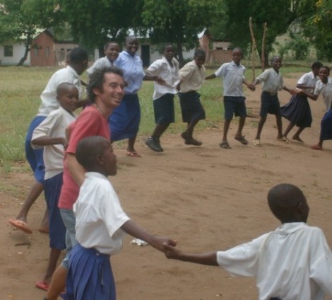 Breton táncok egy tanzániai iskolában